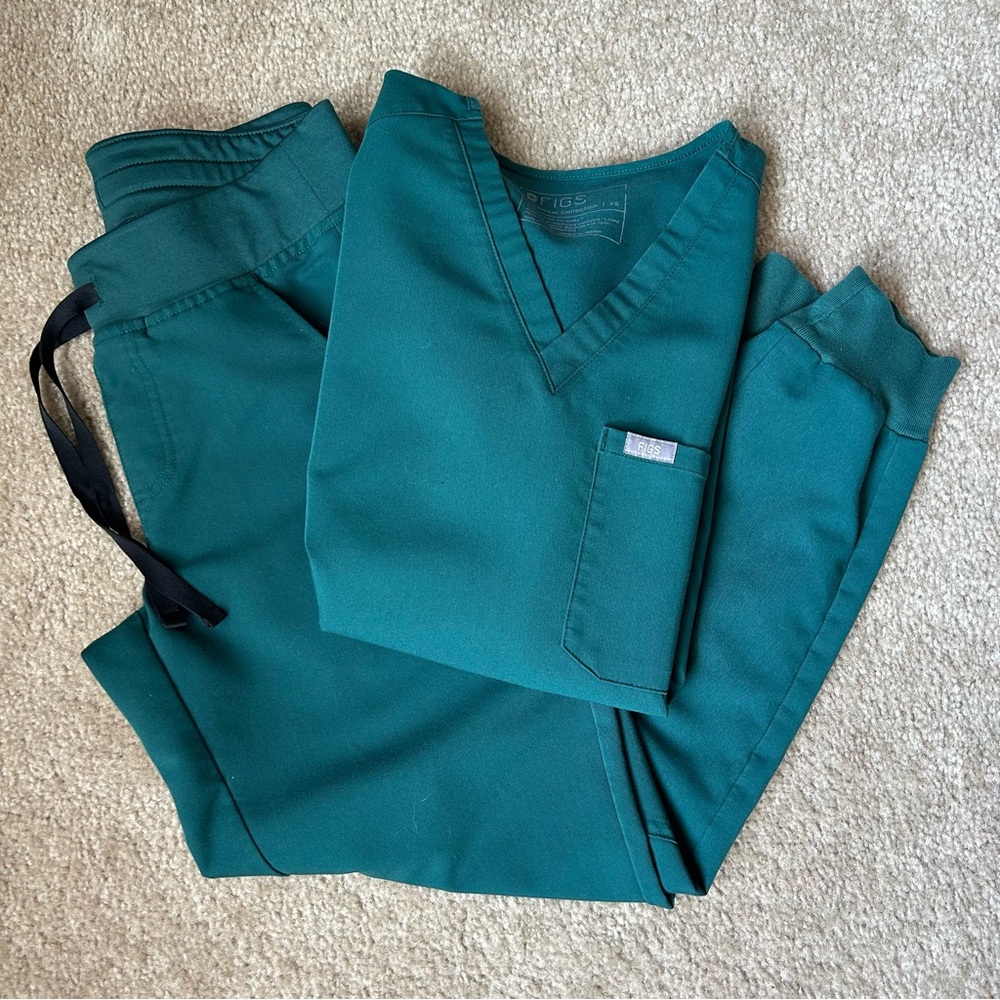 FIGS Women’s Dark Green Scrubs